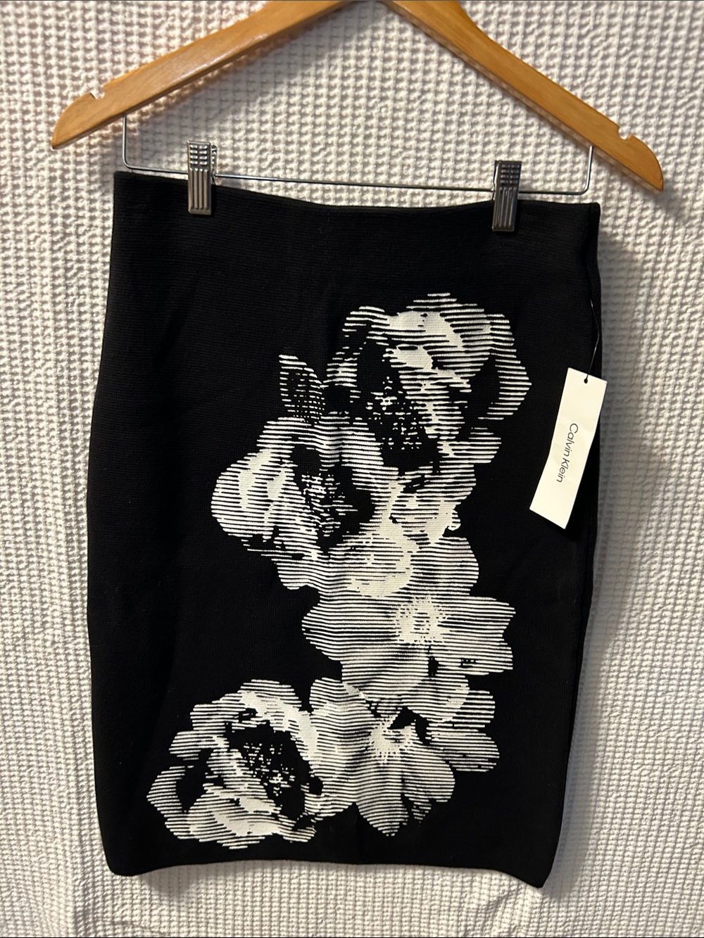 NWT Calvin Klein Black Pencil Skirt with White Floral Motif